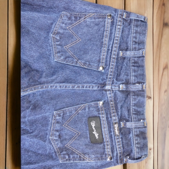 WRANGLER MEN'S COWBOY CUT SILVER EDITION SLIM FIT JEANS IN DENIM - Picture 4 of 5